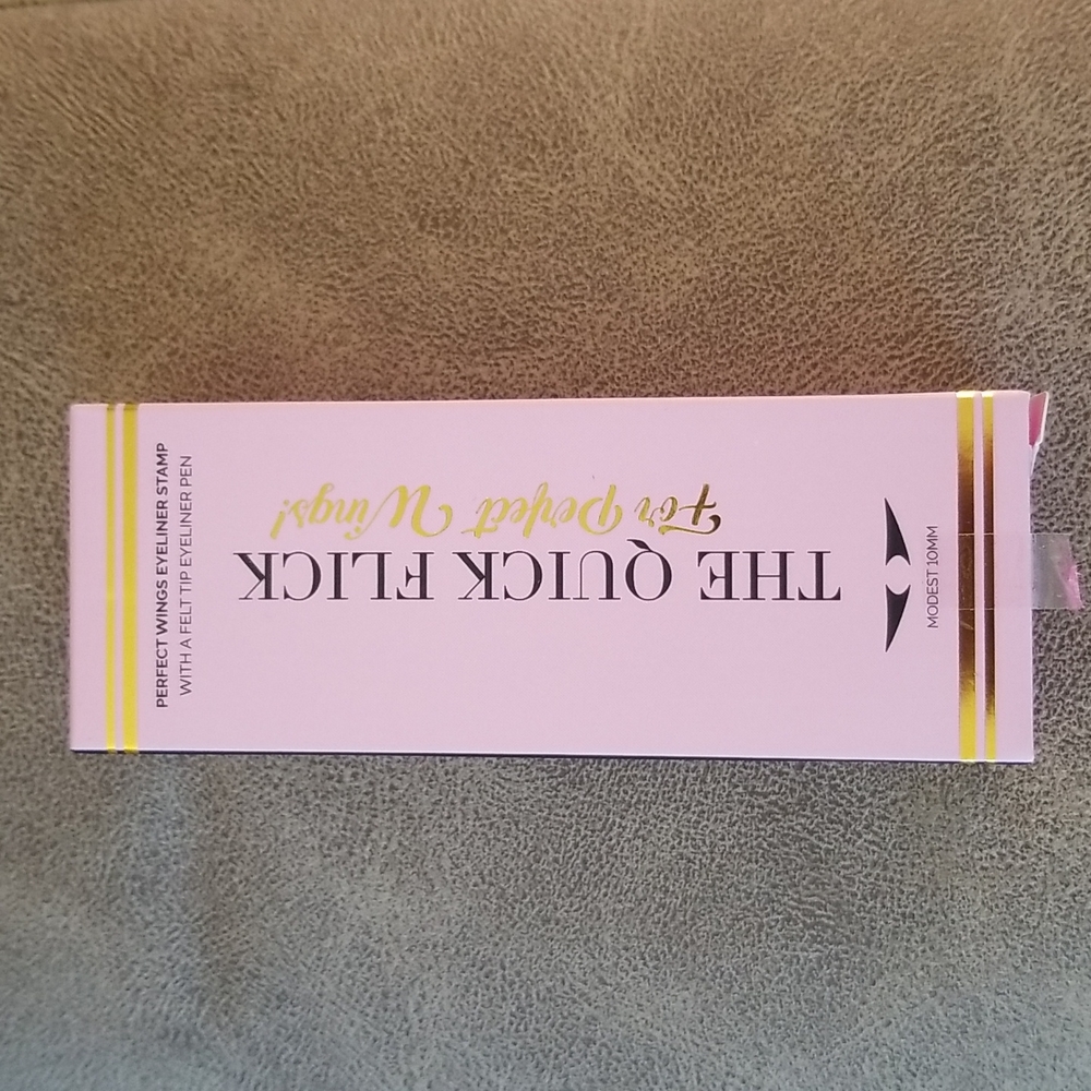 The Quick Flick Winged Eyeliner Stamp - Intense Black - Modest (10mm)